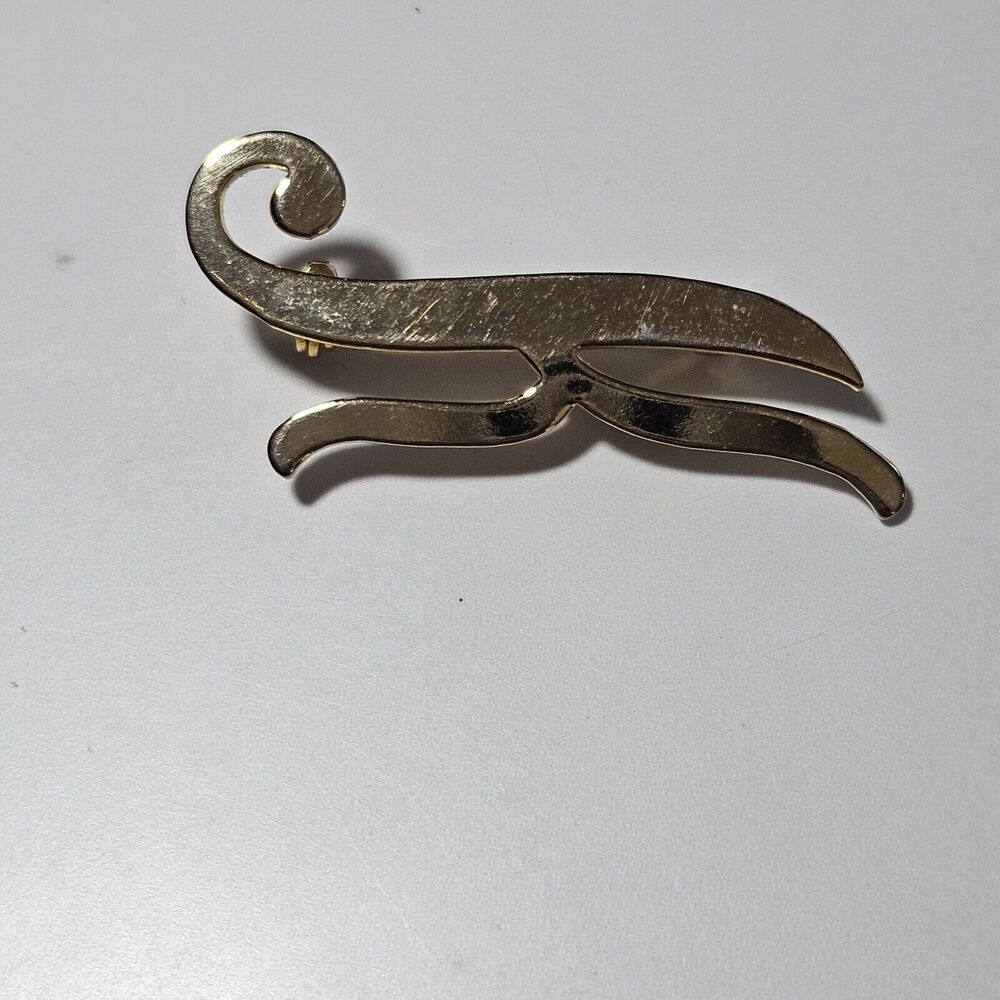 *Sale* Monogram Letter Initial K Brooch Pin Smooth Gold Tone Metal - Picture 7 of 9